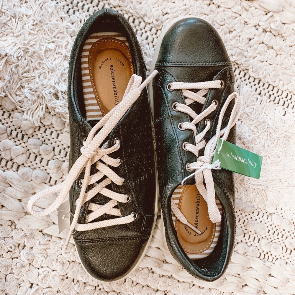 Memory Foam black sneakers